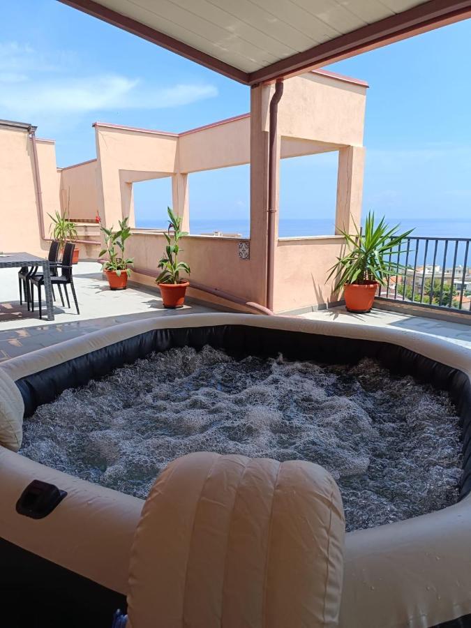 Attico Vista Mare Con Terrazza E Spa Riscaldata Santo Stefano di Camastra Exteriör bild