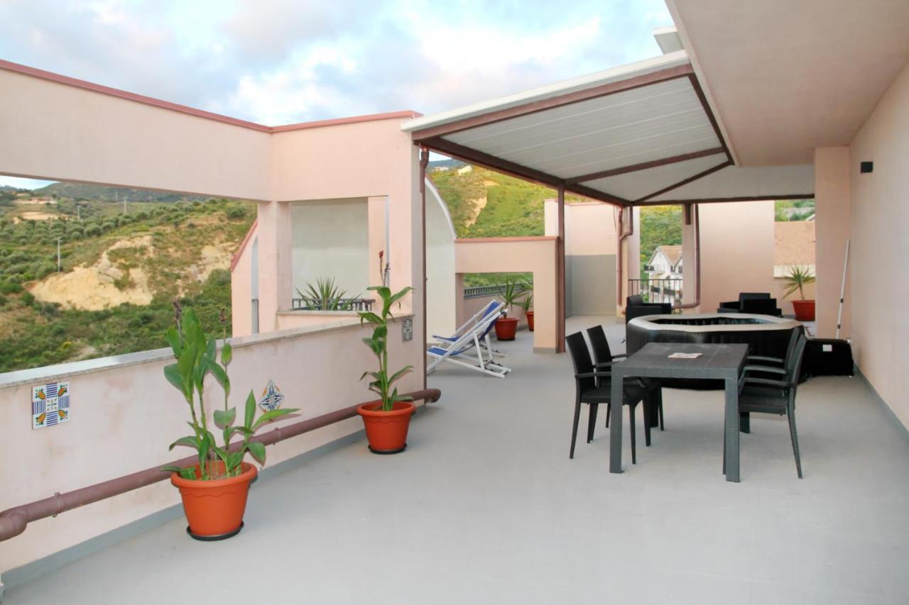 Attico Vista Mare Con Terrazza E Spa Riscaldata Santo Stefano di Camastra Exteriör bild