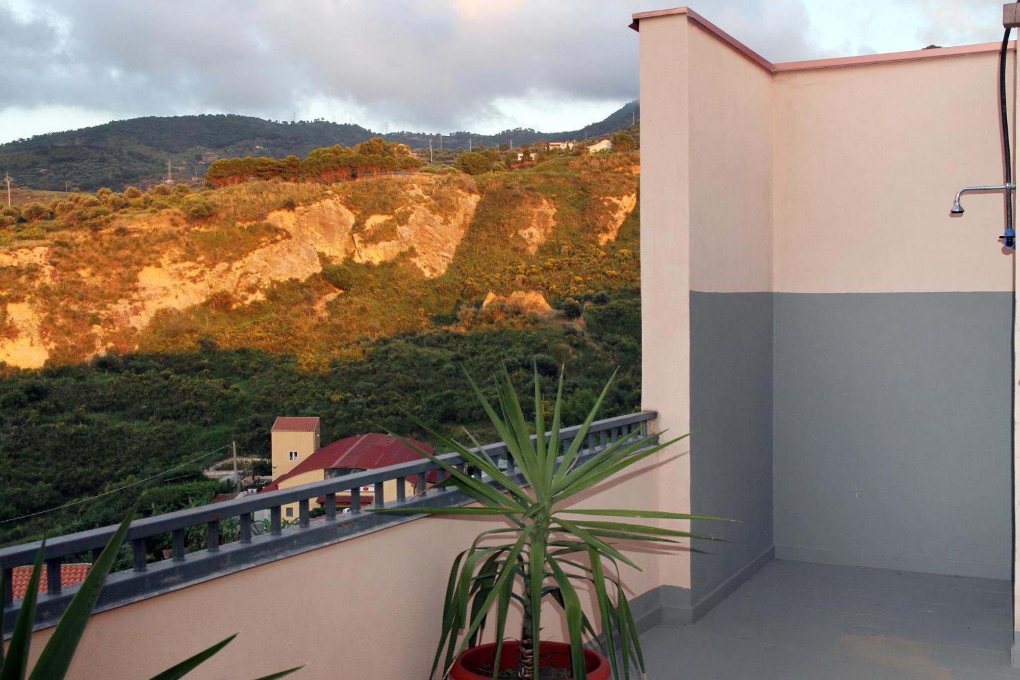 Attico Vista Mare Con Terrazza E Spa Riscaldata Santo Stefano di Camastra Exteriör bild